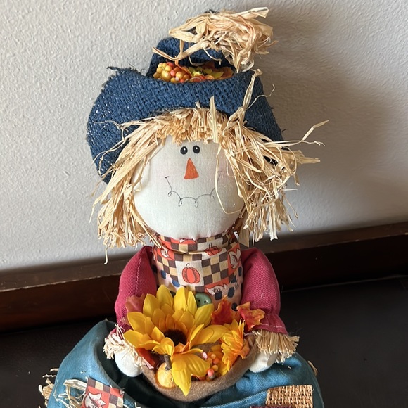 Vtg Fall Festival Sitting Scarecrow on Haystack w/ Sunflowers - Picture 5 of 8